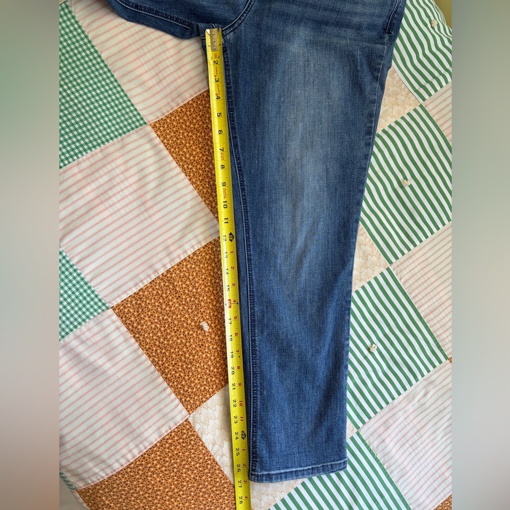 Democracy Ab Solution Girlfriend Straight Jeans - Picture 9 of 14